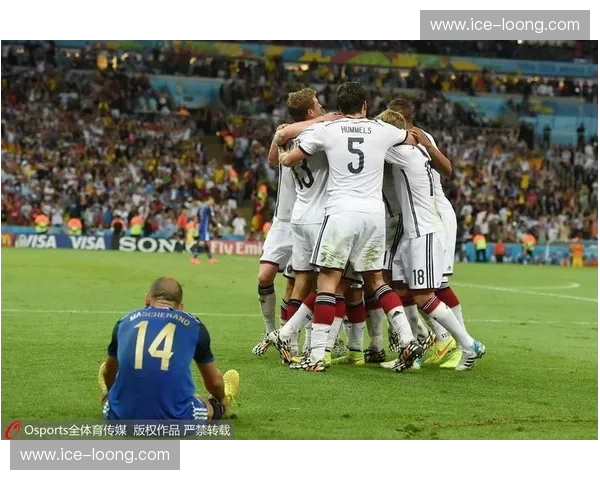 2014年世界杯决赛回顾:德国战胜阿根廷捧起冠军奖杯时刻解析